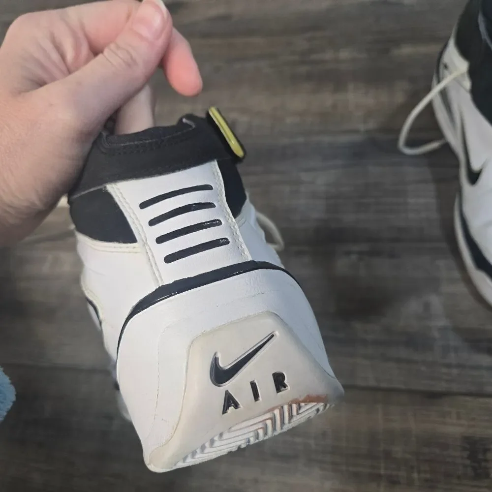 Nike Air Elite Basketball Athletic Sneakers Womens 9 Mens 7.5 White Black